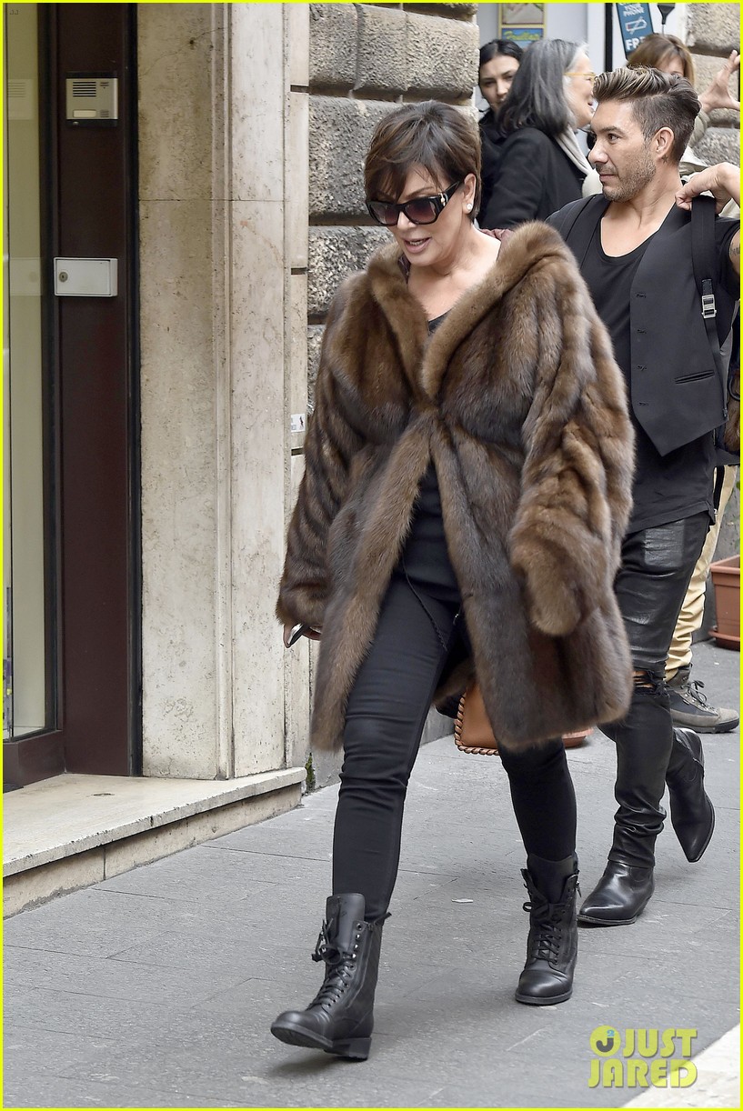 Full Sized Photo of kendall jenner brings her film camera to rome 13