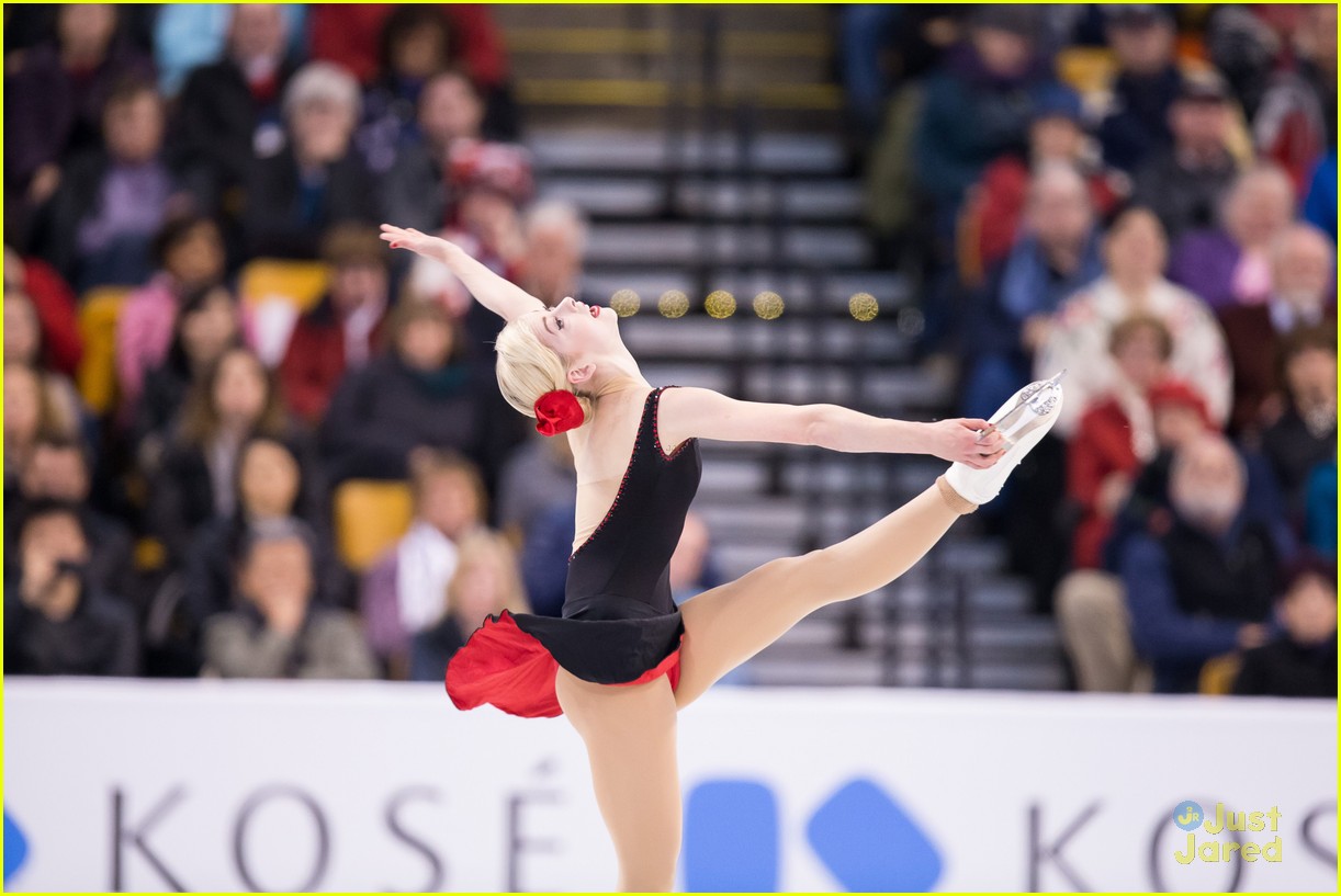 Full Sized Photo of gracie gold ashley wagner lead short program 2016