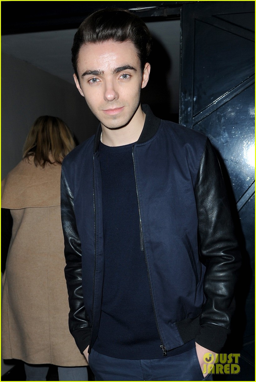 Nathan Sykes Shares Shirtless Selfie From Bed! Photo 948251 Photo Gallery Just Jared Jr.