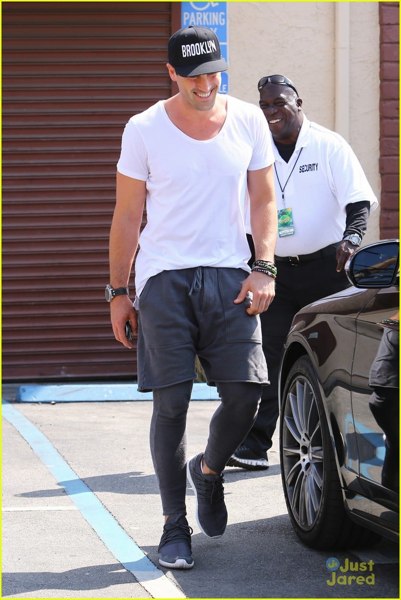 Nyle DiMarco Brings Twin Brother Nico To DWTS Practice | Photo 944686