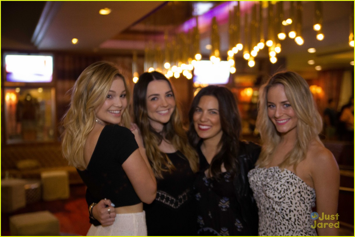 Full Sized Photo Of Olivia Holt Friends Weekend Palm Springs Pics 08