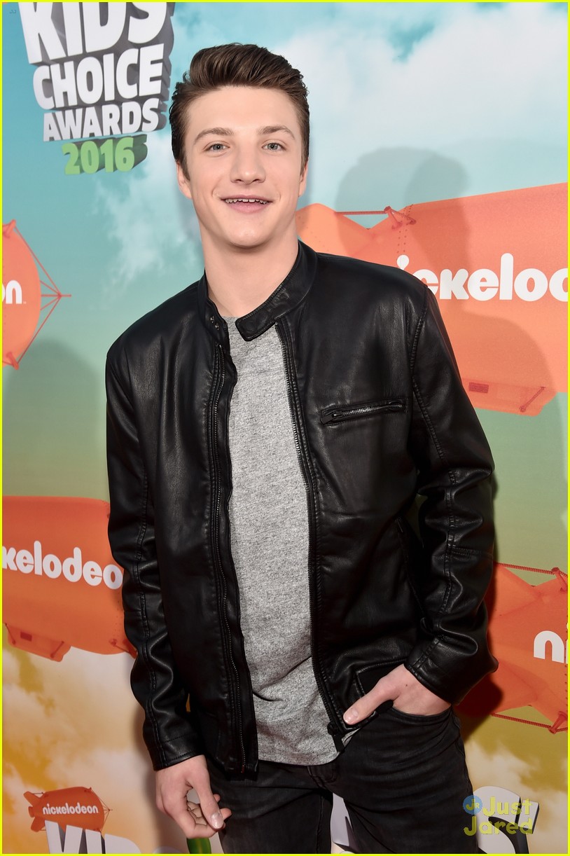 Full Sized Photo of paris berelc jake short 2016 kids choice awards 02