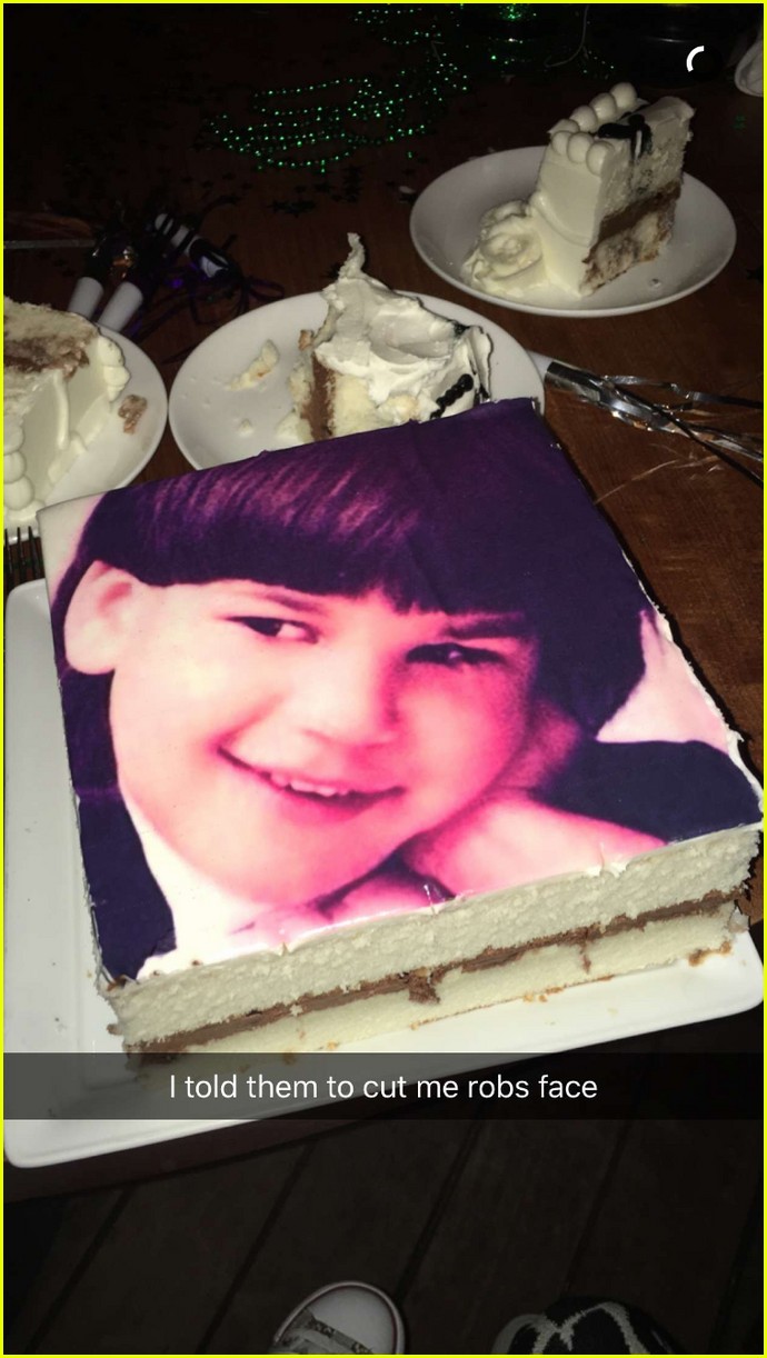 Kendall & Kylie Jenner Celebrate Rob Kardashian’s Birthday With Family