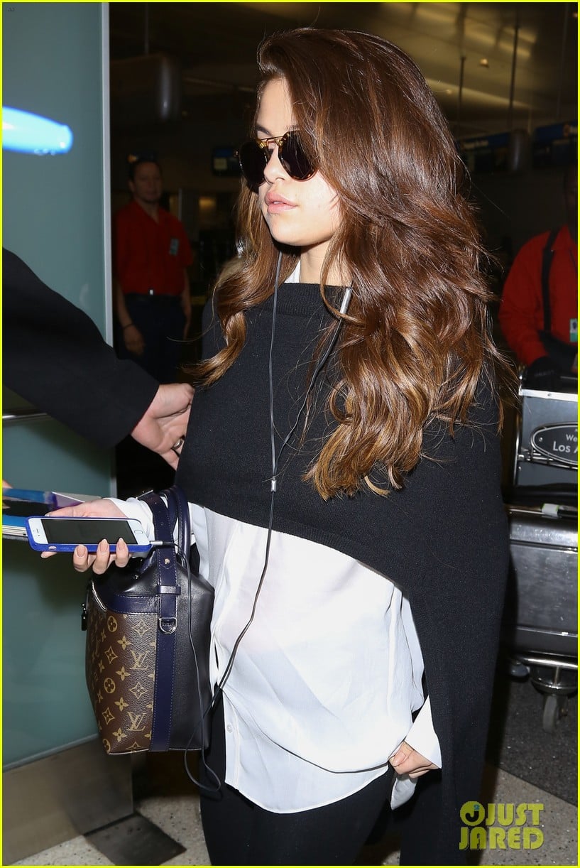 Selena Gomez Heads Back Home After Being Abroad | Photo 940280 - Photo ...