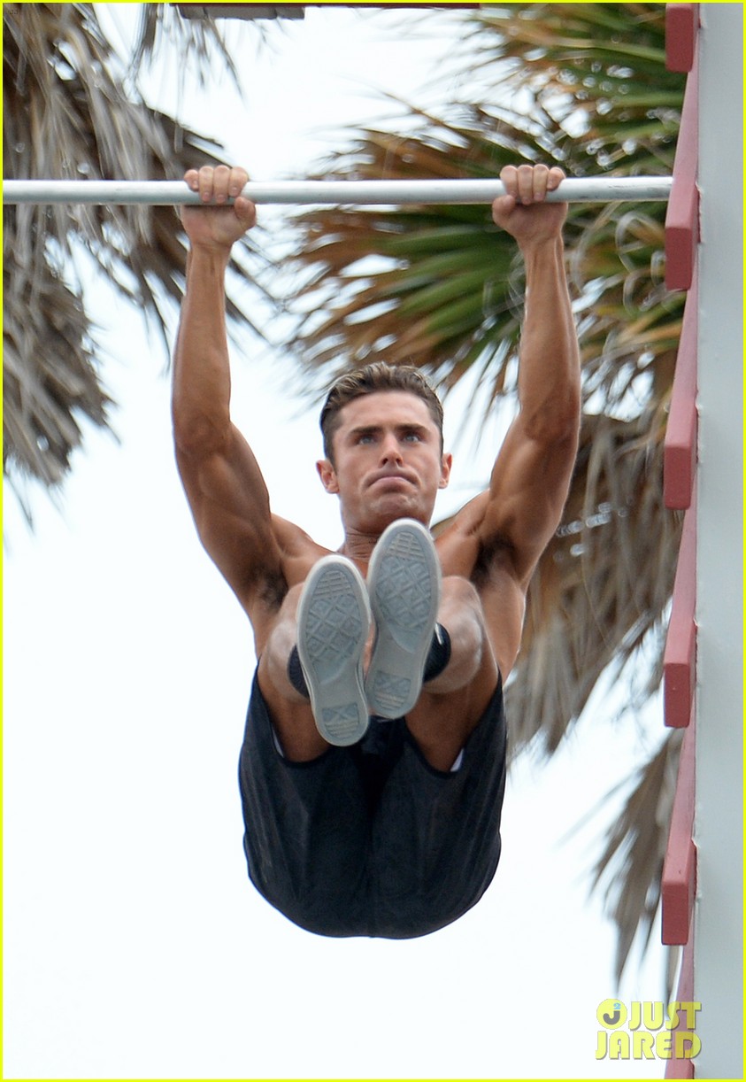 Full Sized Photo Of Zac Efron Abs Shirtless Obstacle Course Baywatch 34 Zac Efron Puts His 0195