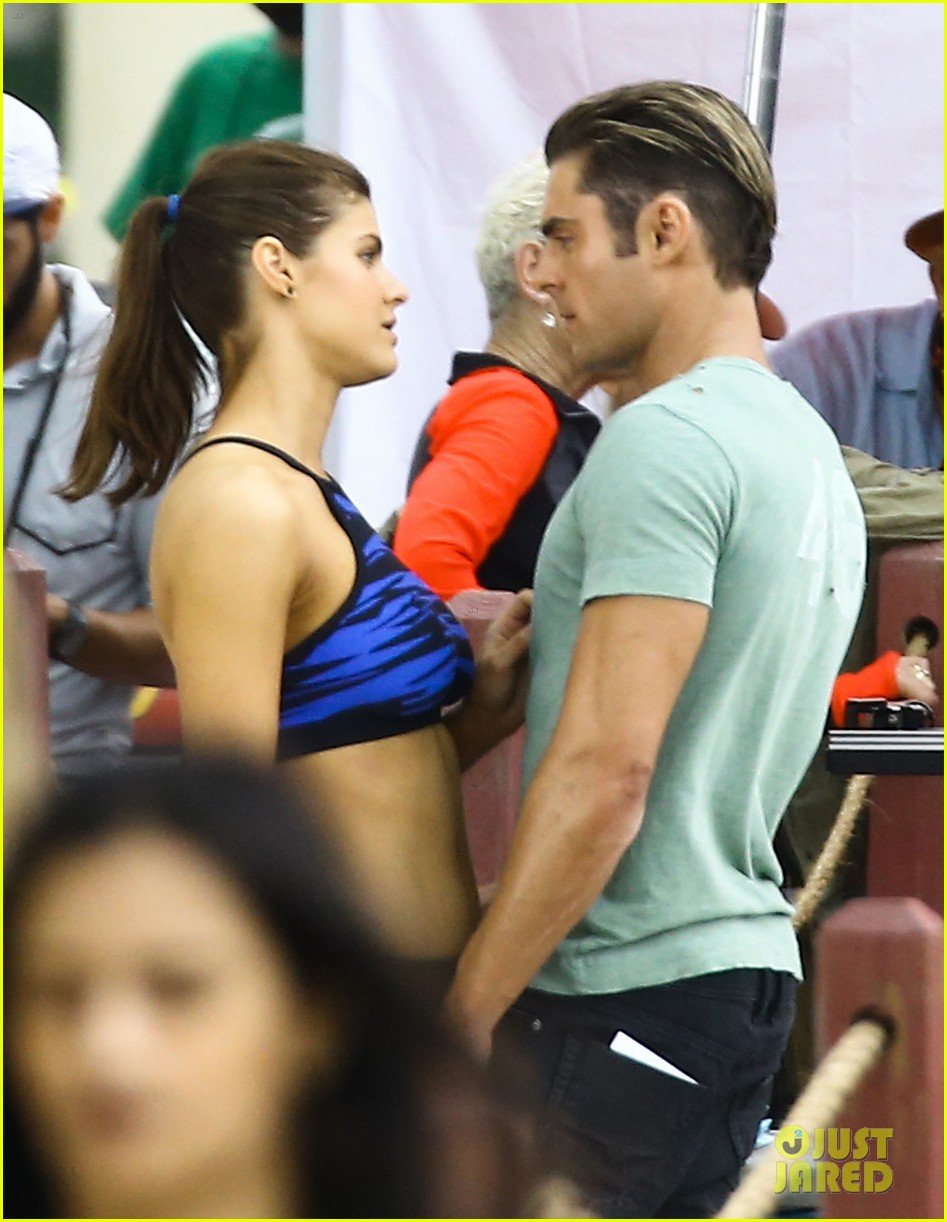 zac efron alexandra daddario flirt set baywatch movie 16