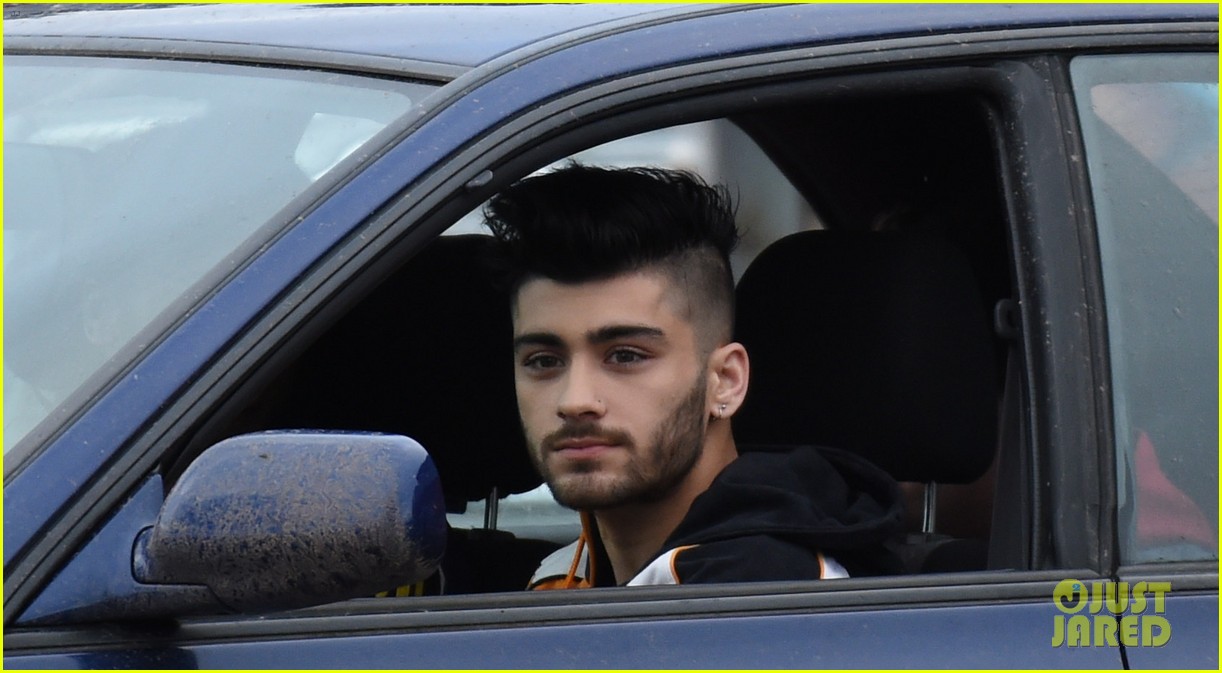 Things Get Fiery On The Set Of Zayn Maliks New Music Video Photo 939207 Photo Gallery 