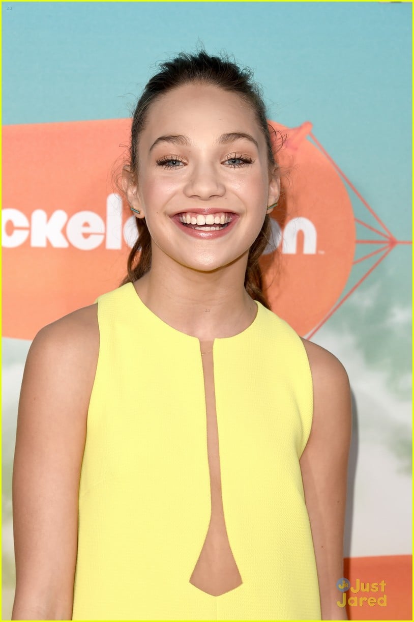 Maddie Ziegler Brings Sister Mackenzie To Kids Choice Awards 2016