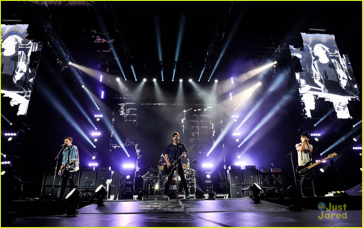 Full Sized Photo of 5 seconds summer birmingham show concert pics 40 5 Seconds of Summer Rave