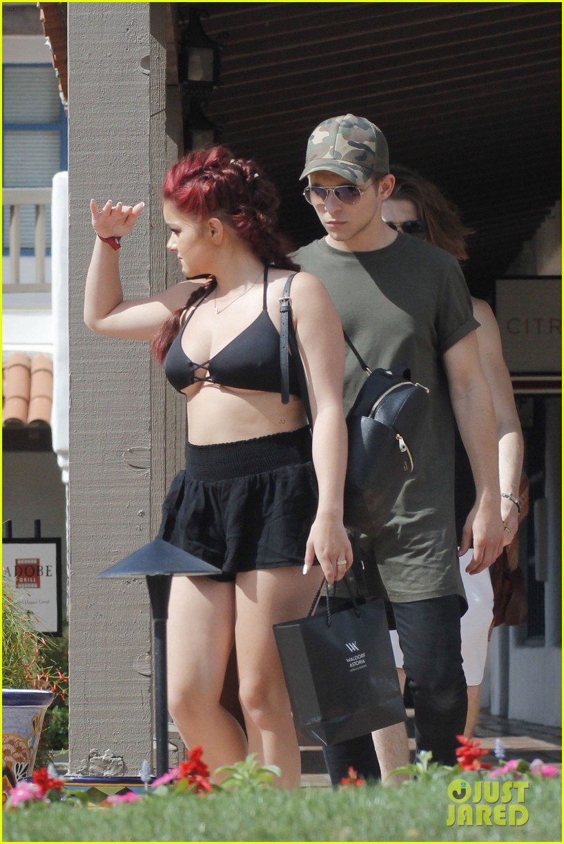 Ariel Winter Bares Some Midriff At Coachella With Laurent Claude Gaudette Photo 960997 Photo 