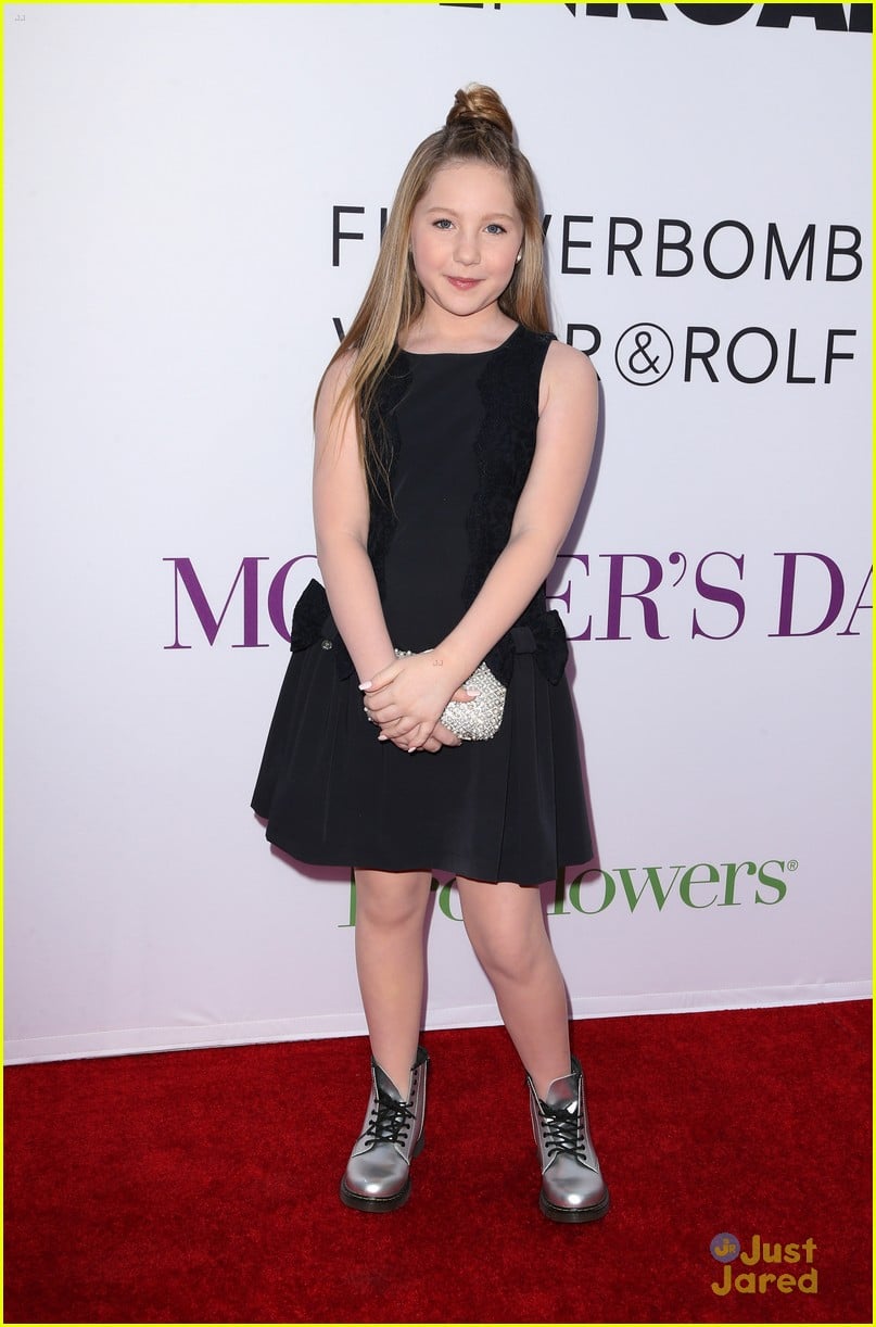 Bailee Madison Supports Former On-Screen Mom Jennifer Aniston at ...