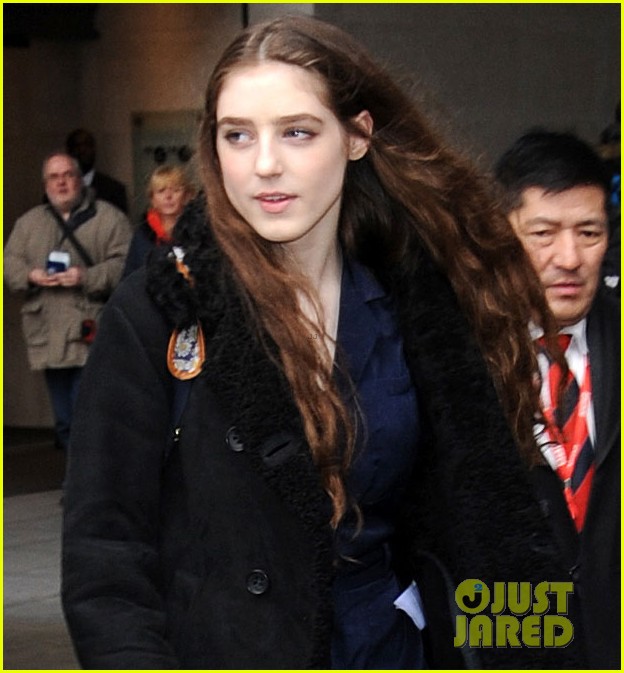 Birdy Covers Tracy Chapman's 'Fast Car' at BBC Live Lounge Watch Now