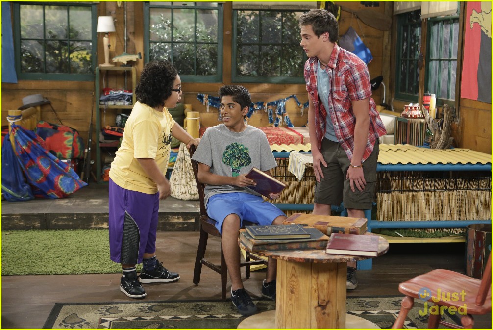 Lou Falls For A Lumberjack On Tonights Bunkd Photo 949665 Photo Gallery Just Jared Jr