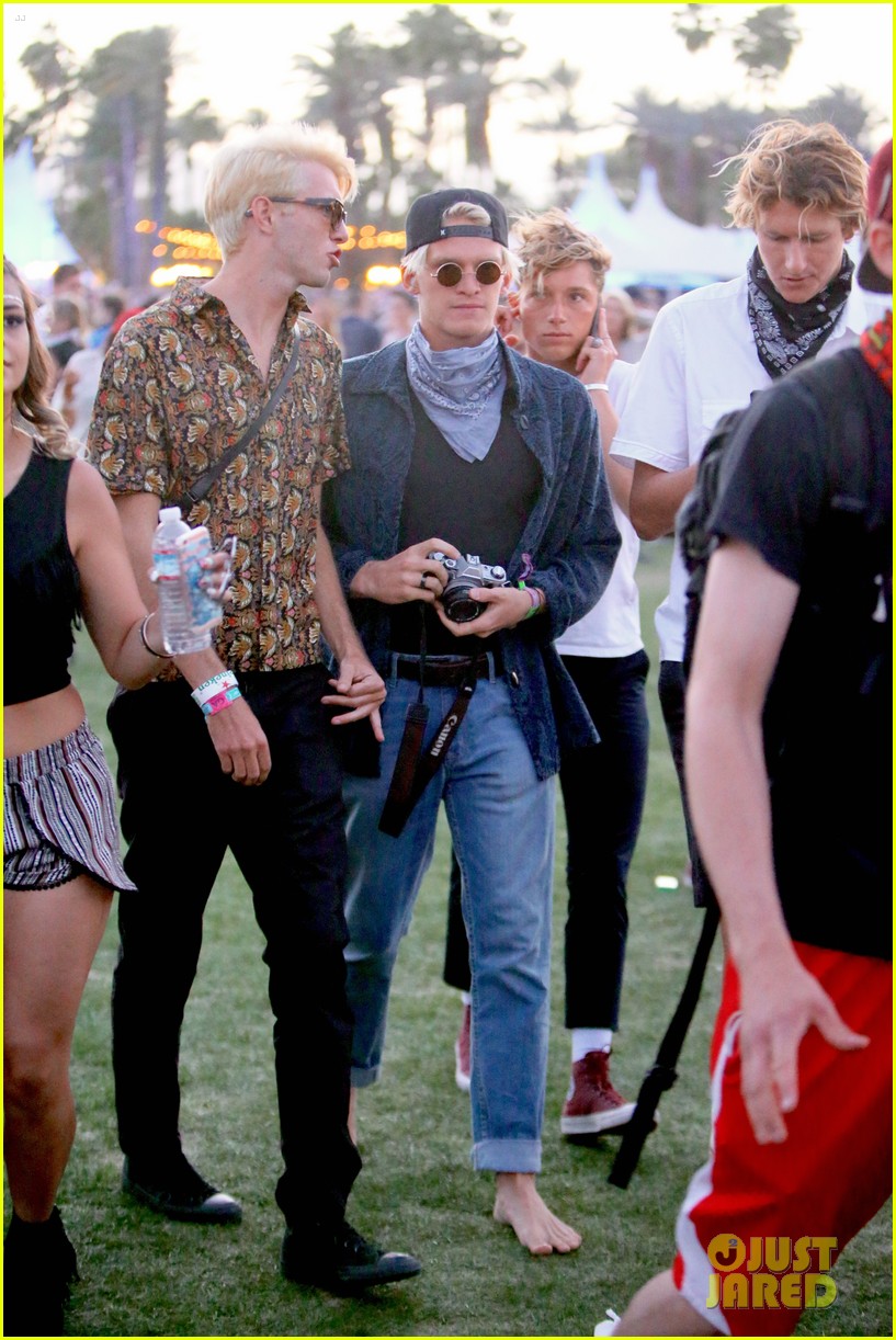 Cody Simpson Hangs With Gorgeous Girls at Coachella 2016 | Photo 957693 ...