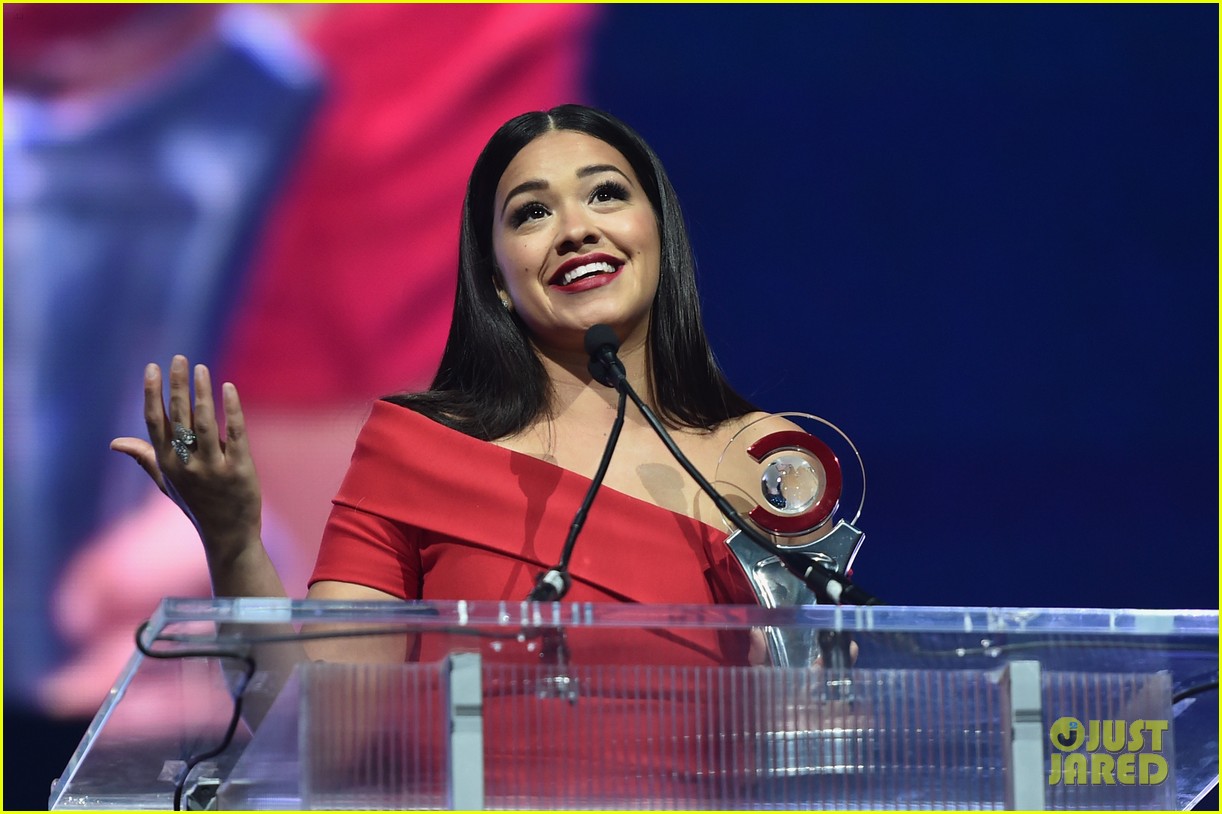 Gina Rodriguez Accepts Female Star of Tomorrow Award at CinemaCon 2016