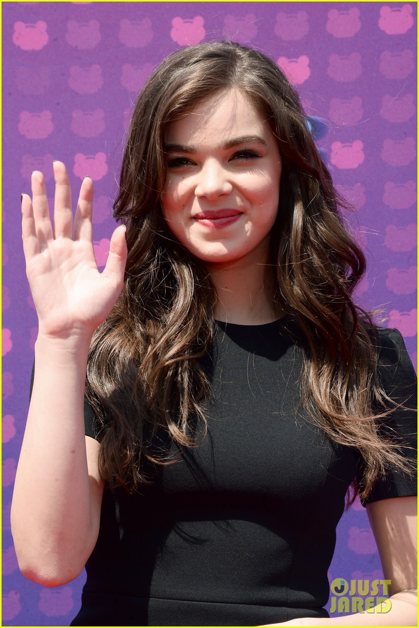 Alessia Cara And Hailee Steinfeld Hit Up Radio Disney Music Awards 2016 Photo 963366 Photo 