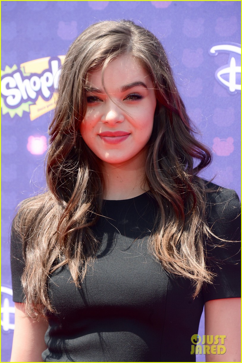 Alessia Cara And Hailee Steinfeld Hit Up Radio Disney Music Awards 2016 Photo 963370 Photo 