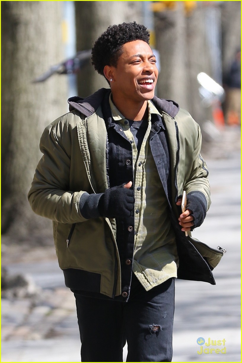 Jacob Latimore Grabs 'collateral Beauty' Star-studded Selfie In Nyc 