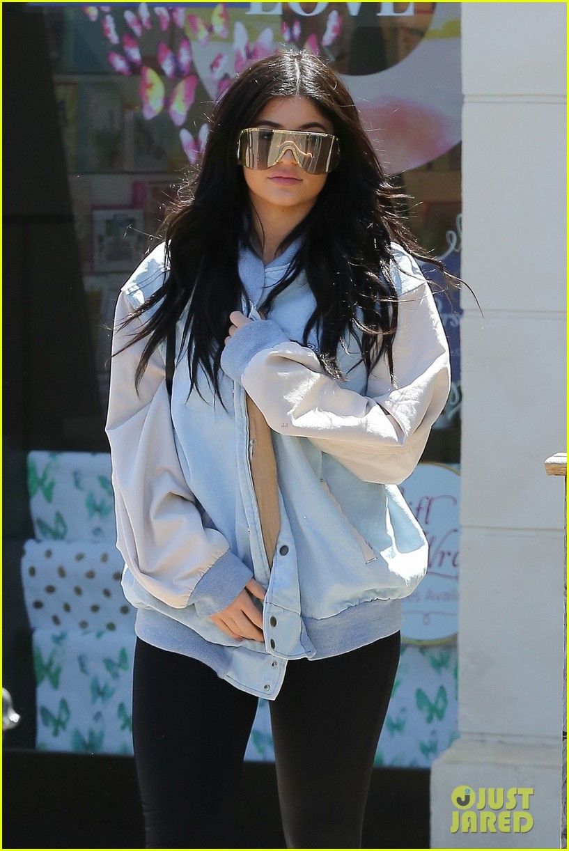 Kylie Jenner Thanks Her Fans For All Their Support | Photo 962566 ...