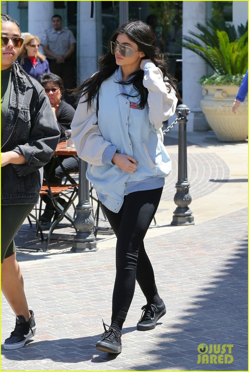 Kylie Jenner Thanks Her Fans For All Their Support | Photo 962618 ...