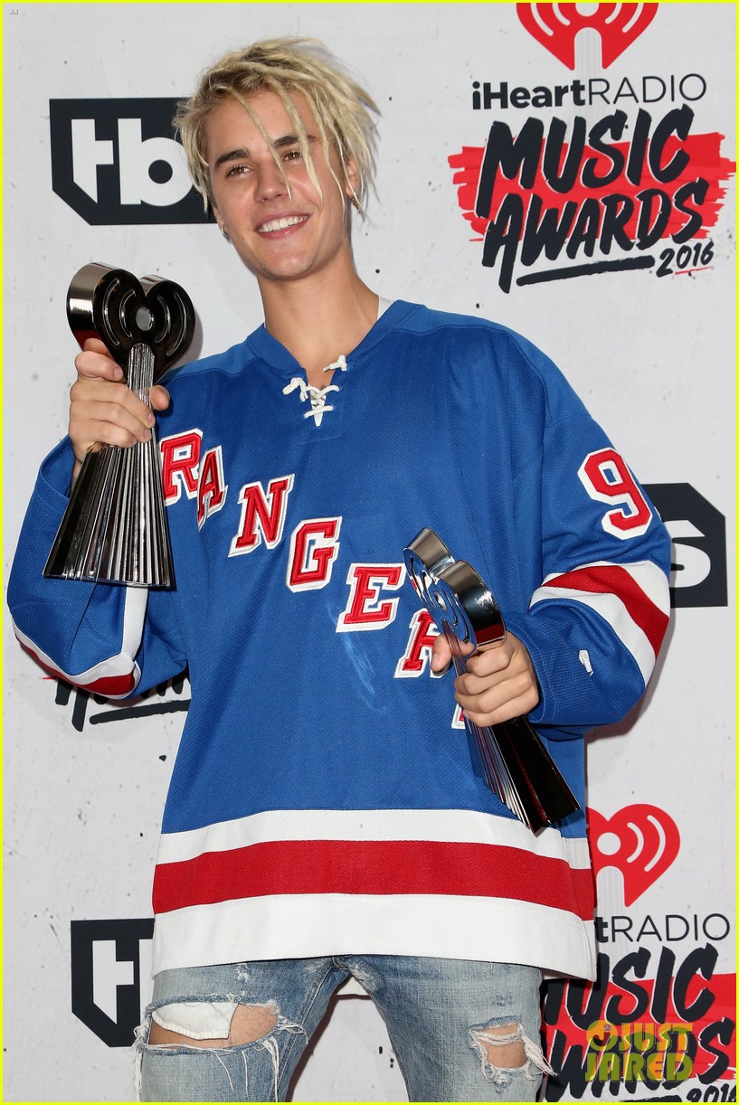 Justin Bieber Takes Home Three Awards at iHeartRadio Music Awards 2016:  Photo 951327, 2016 iHeartRadio Music Awards, iHeartRadio Music Awards, Justin  Bieber Pictures