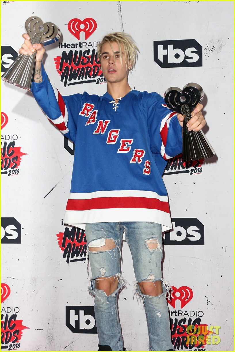 Justin Bieber wearing a Rangers Jersey @IHeartAwards : r/rangers
