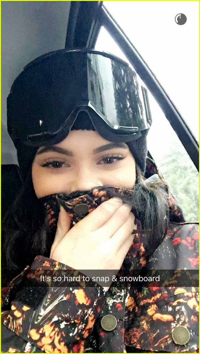 Full Sized Photo of kendall kylie jenner skiing with sisters 01