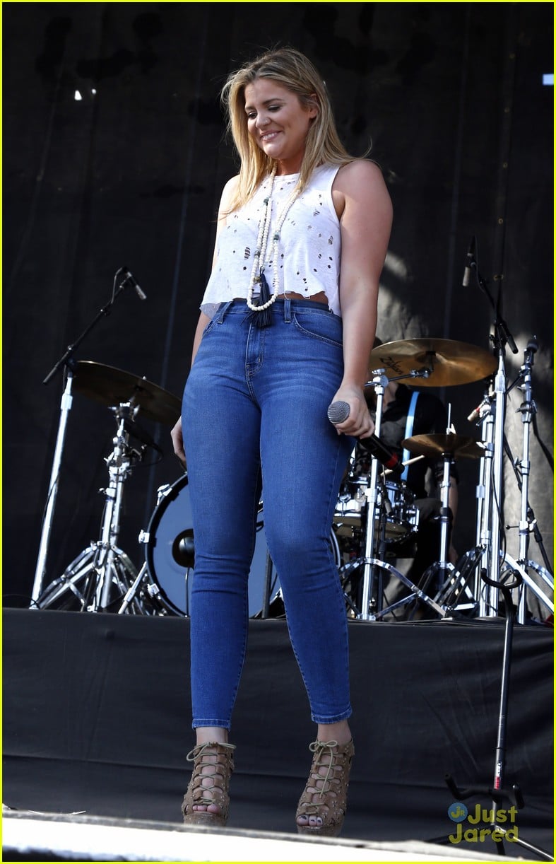 Kelsea Ballerini Accepts ACM Award At Party For A Cause Festival