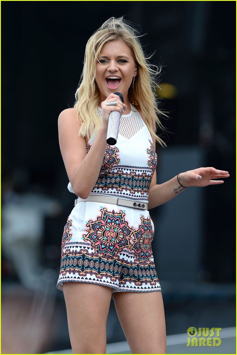 Kelsea Ballerini Scores Gold Record With 'Dibs' | Photo 958094 - Photo ...