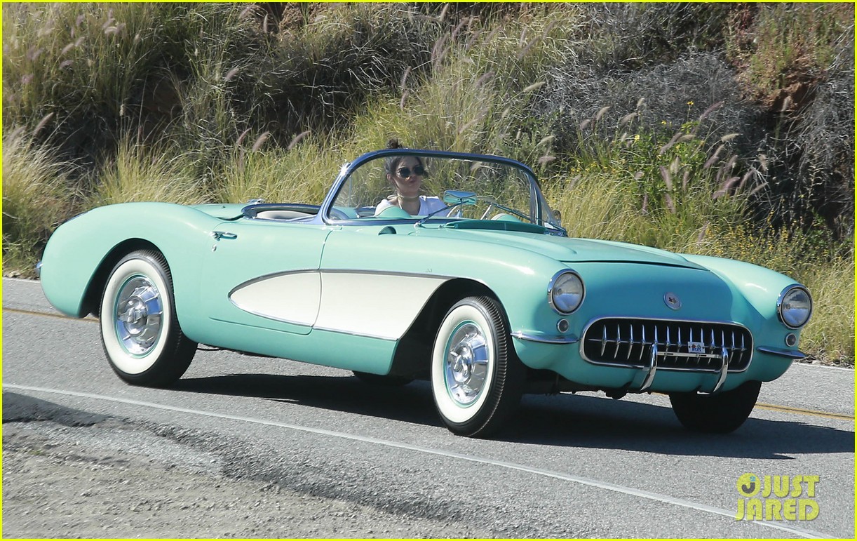 Kendall Jenner Drives Her Classic Car Before Hanging With Brother Rob
