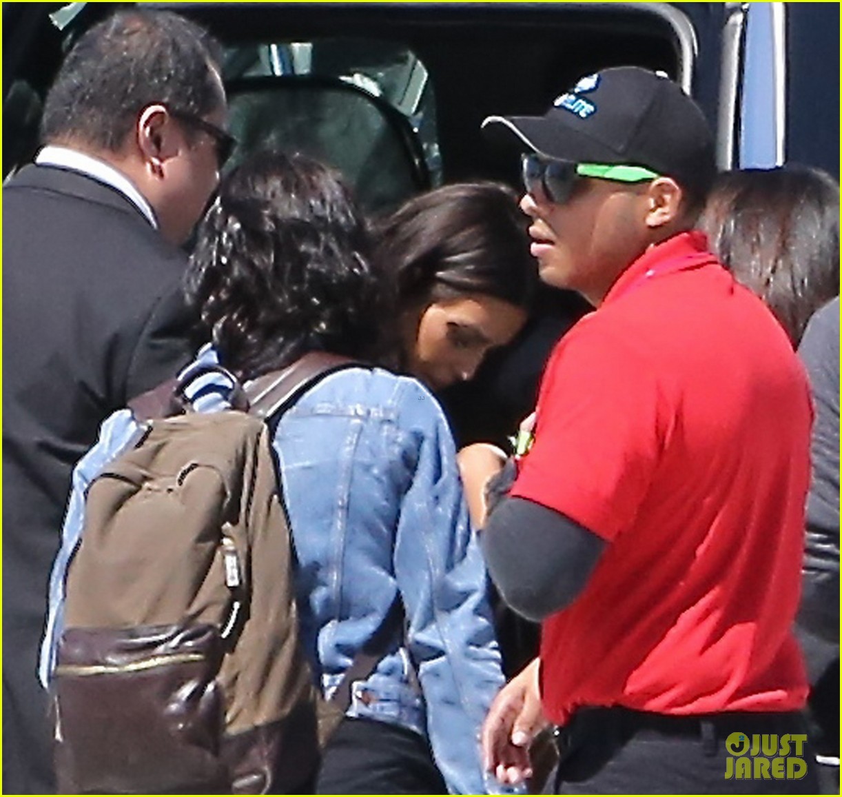 Kendall & Kylie Jenner Jet Off to Surprise Location With Their Family! Photo 951739 Photo