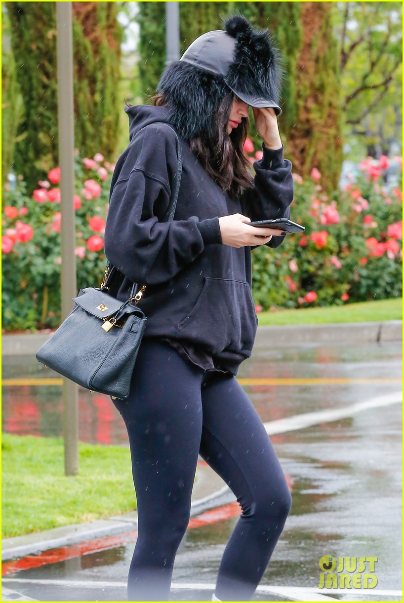 Kylie Jenner And Jordyn Woods Brave Rain For Lunch In La Photo 954279 Photo Gallery Just 