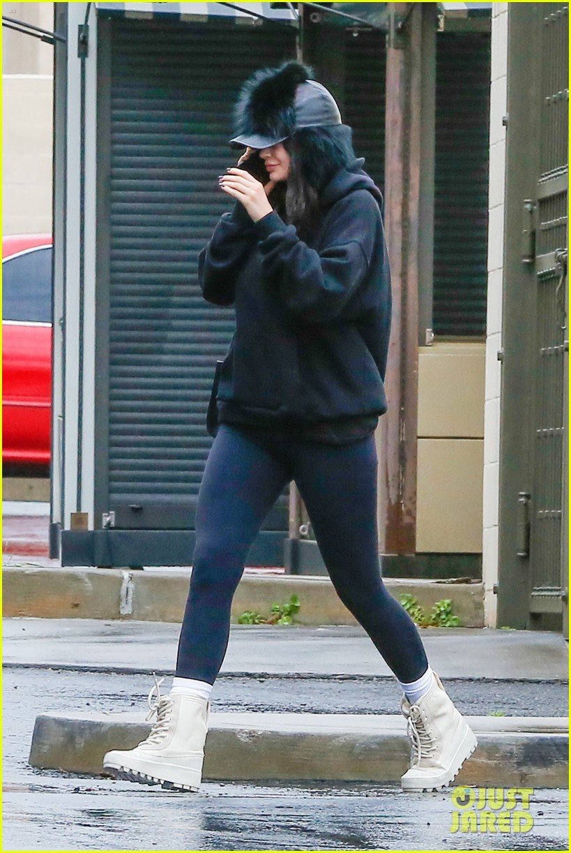 Kylie Jenner And Jordyn Woods Brave Rain For Lunch In La Photo 954283 Photo Gallery Just 