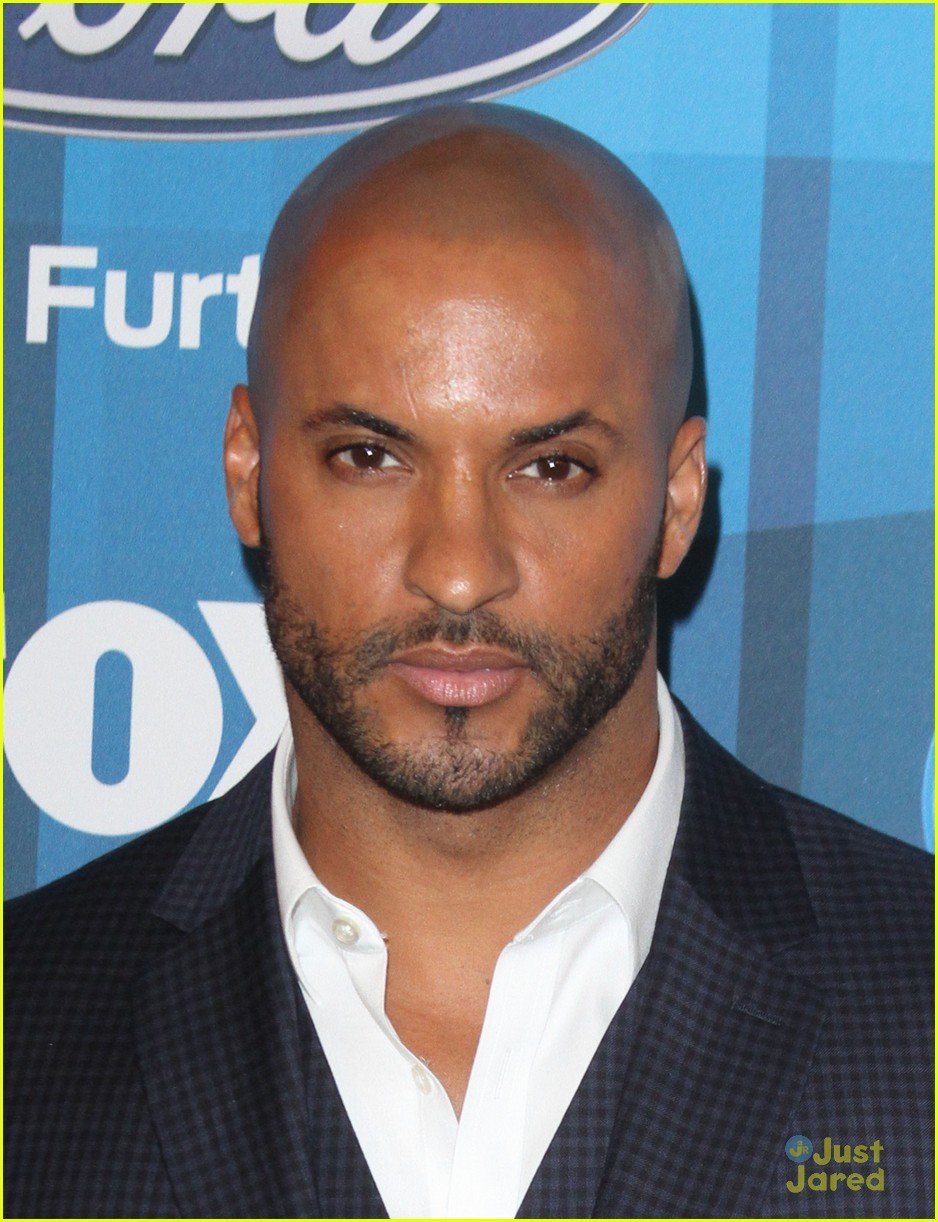 Ricky Whittle Brings 'American Gods' Family To 'American Idol' Finale ...