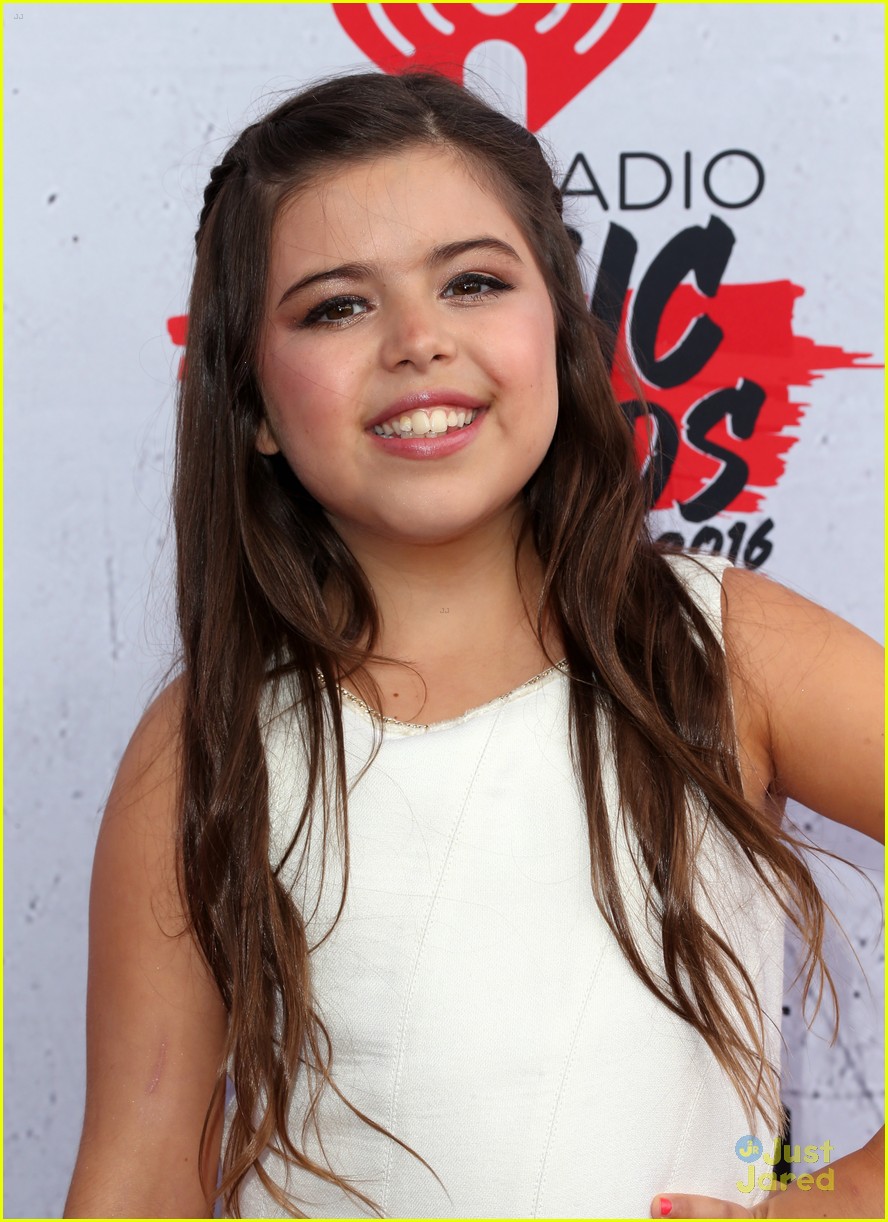 Full Sized Photo of sabrina carpenter kat graham iheart awards 14