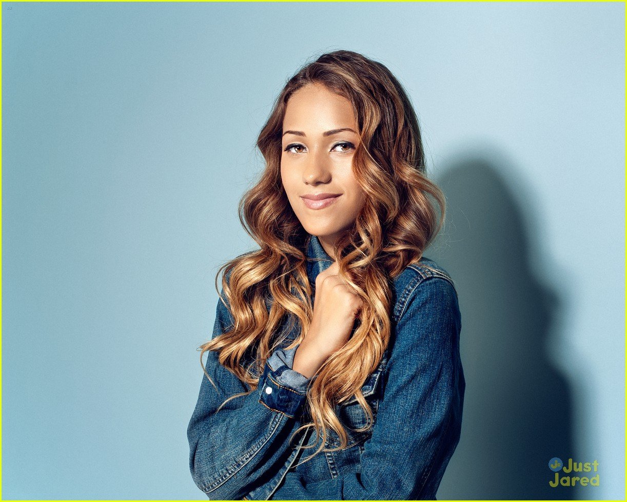 Skylar Stecker Featured On Nasdaq Billboard In Times Square See The