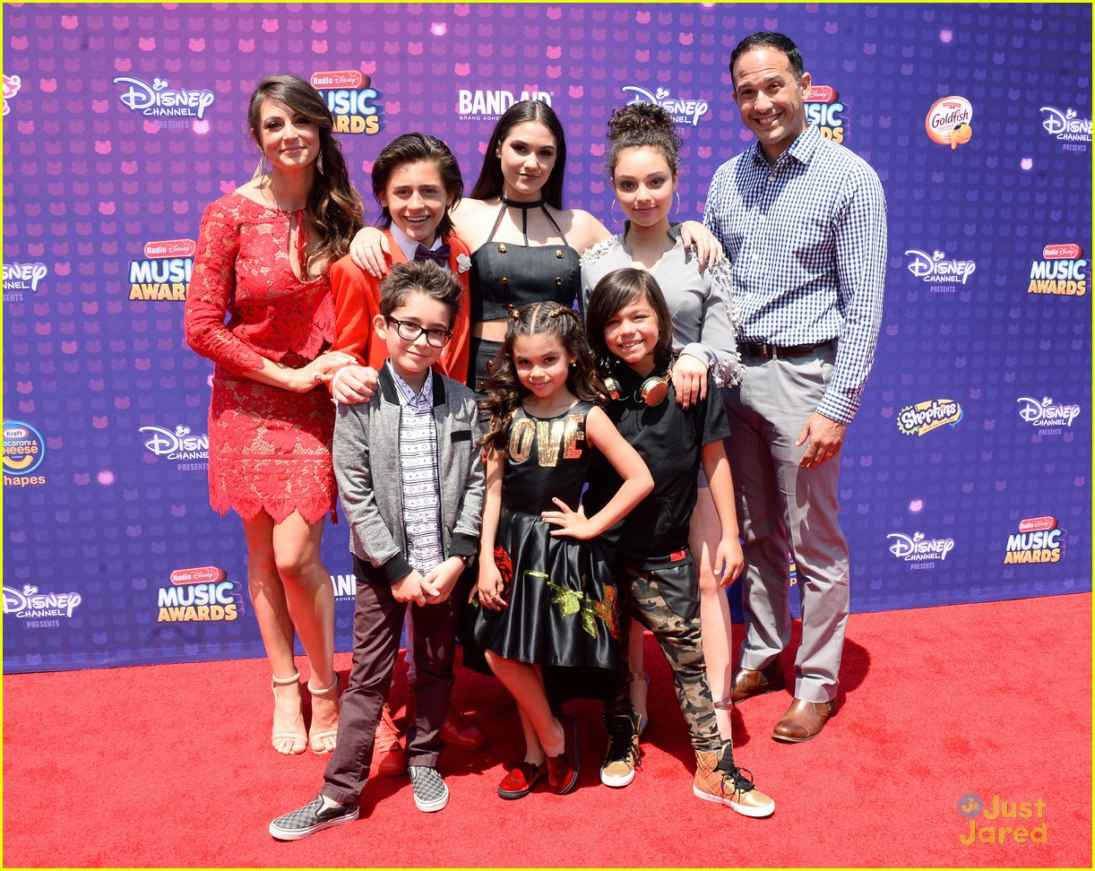 Jenna Ortega Brings Her 'Stuck in the Middle' Family to RDMA 2016
