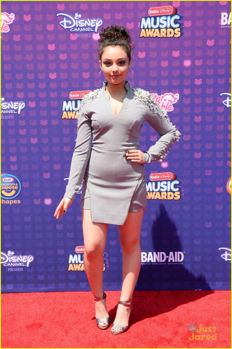 Jenna Ortega Brings Her 'Stuck in the Middle' Family to RDMA 2016
