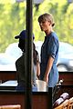 taylor swift demin outfit out with friend 05