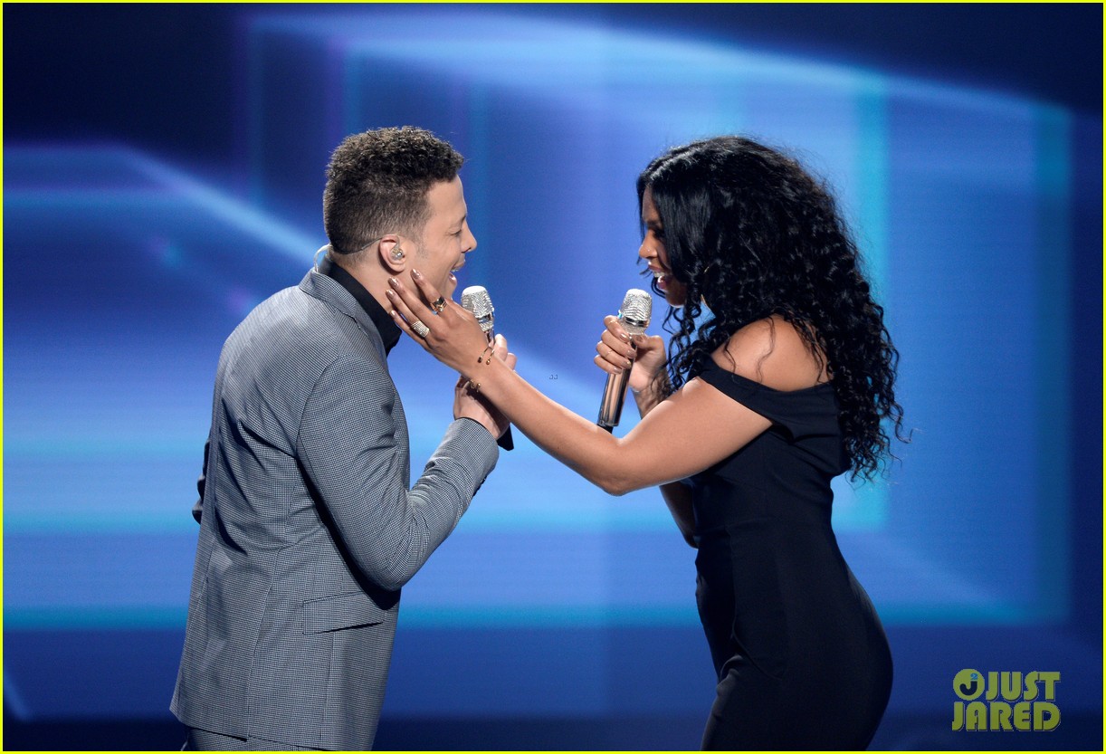 pia toscano jordin sparks american idol finale 11