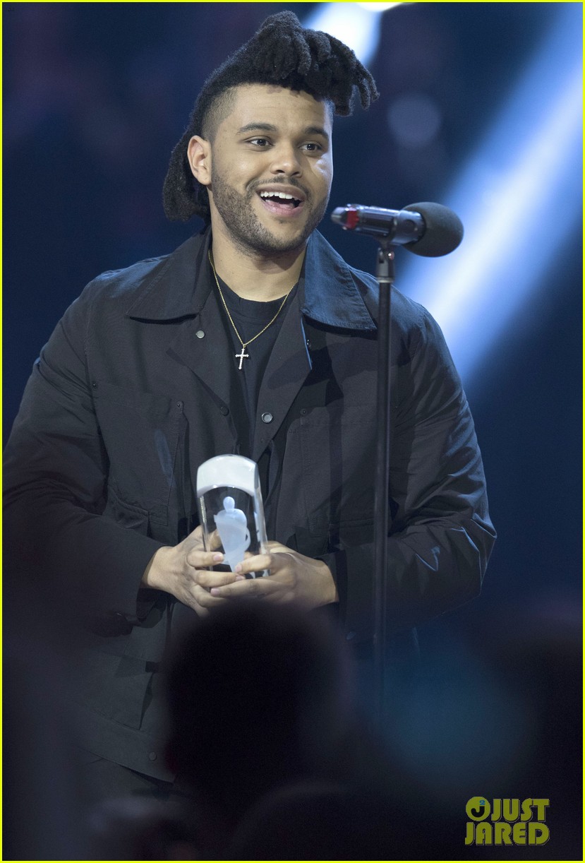 the weeknd wins artist of the year at juno awards 2016 performs medley watch here 09