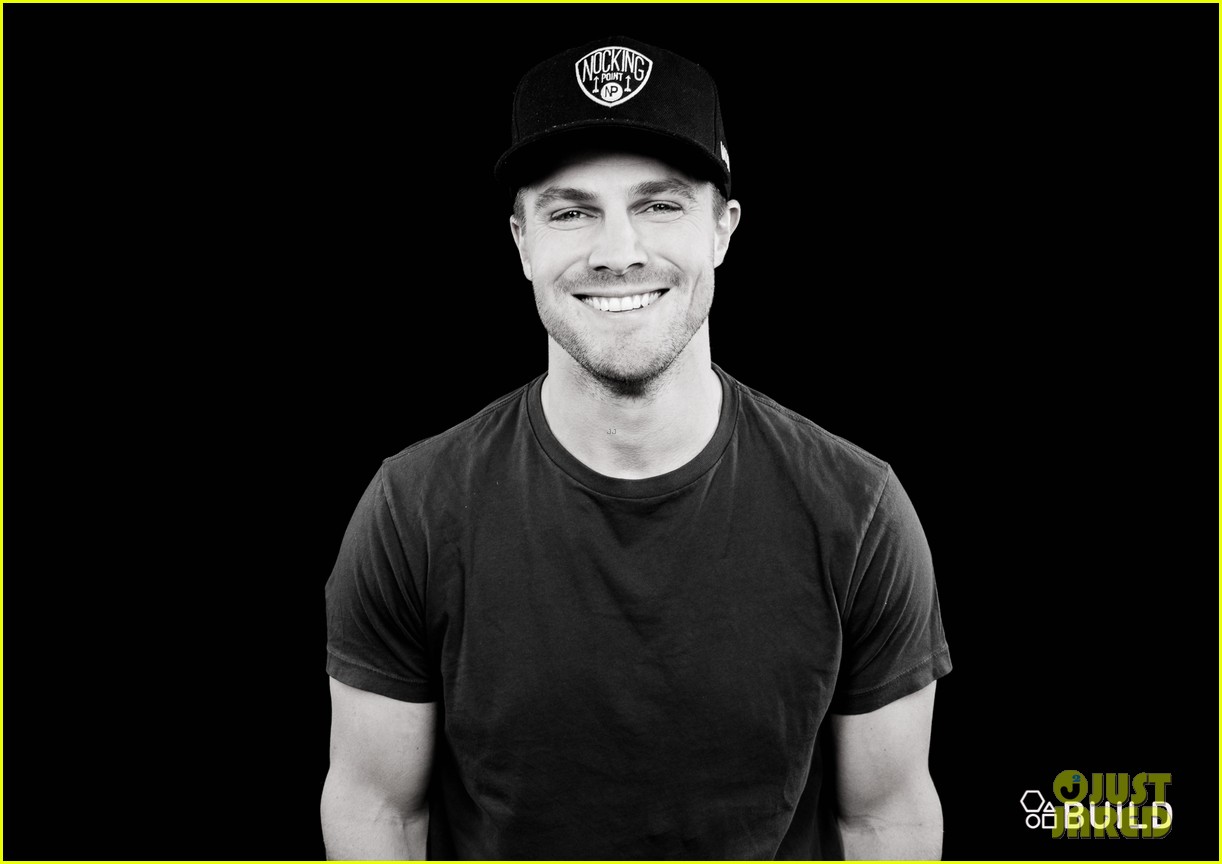 Stephen Amell Hopes There Are No Superpowers Next Season On Arrow   Stephen Amell Aol Build Series Nyc 06 