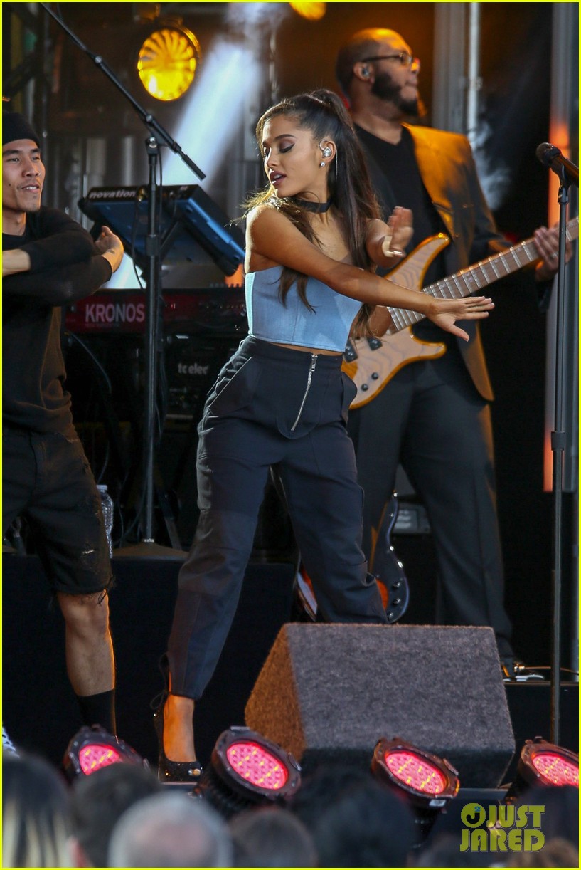Full Sized Photo of ariana grande premieres new song everyday 11