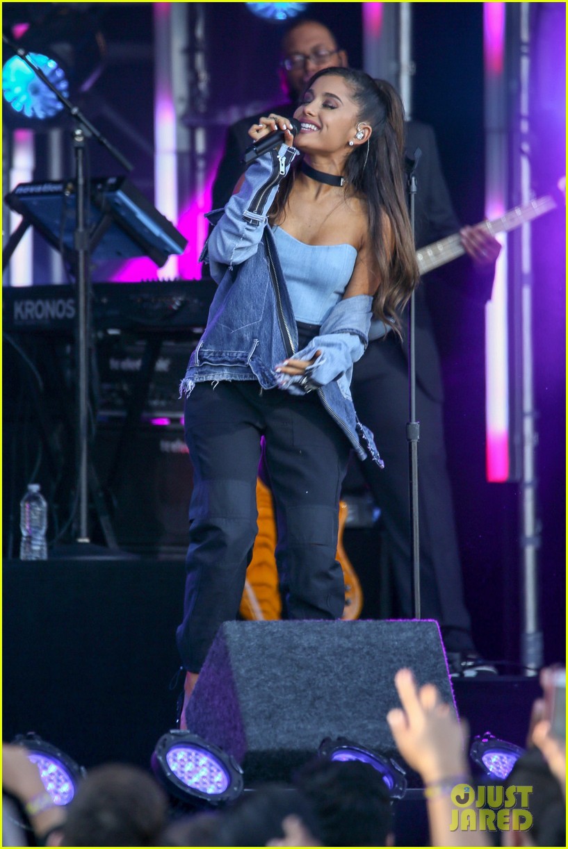 Full Sized Photo of ariana grande premieres new song everyday 21 ...