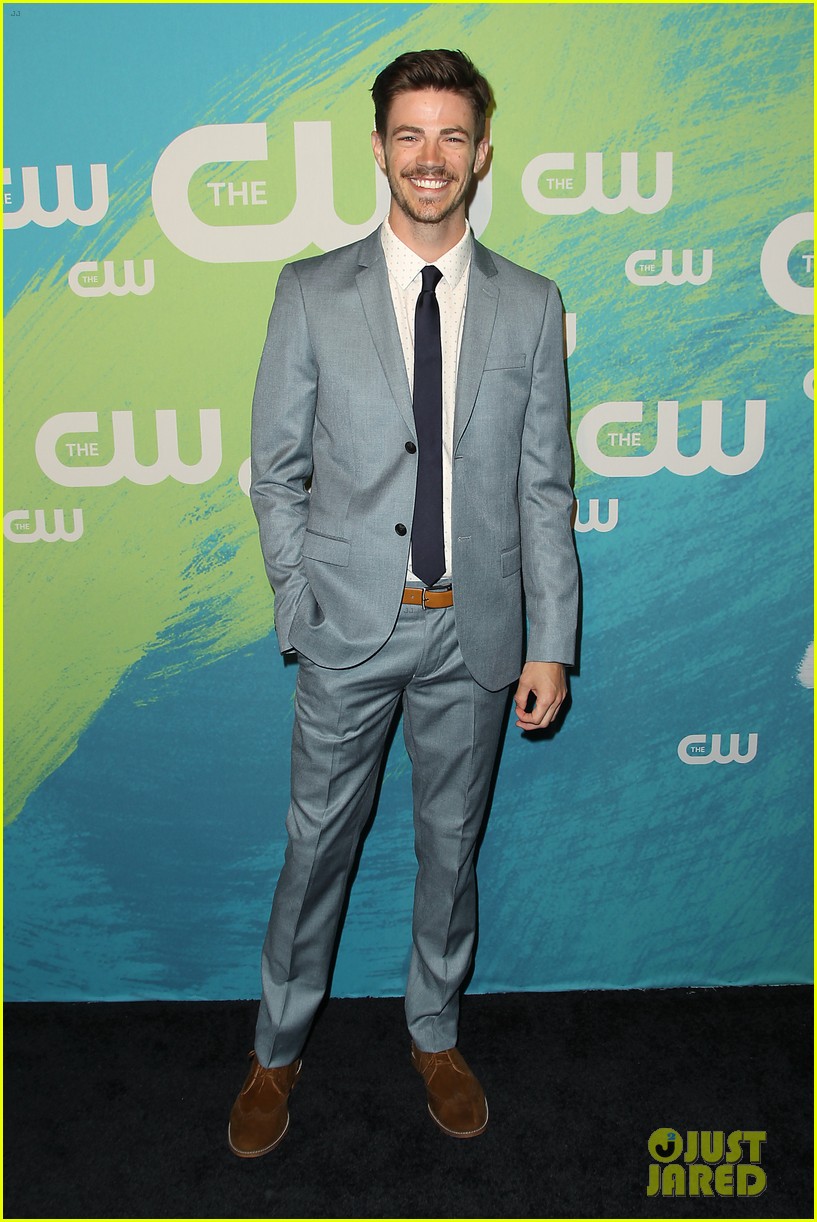 Grant Gustin And Stephen Amell Are Superhero Hotties At Cw Upfronts 2016 Photo 973195 Photo
