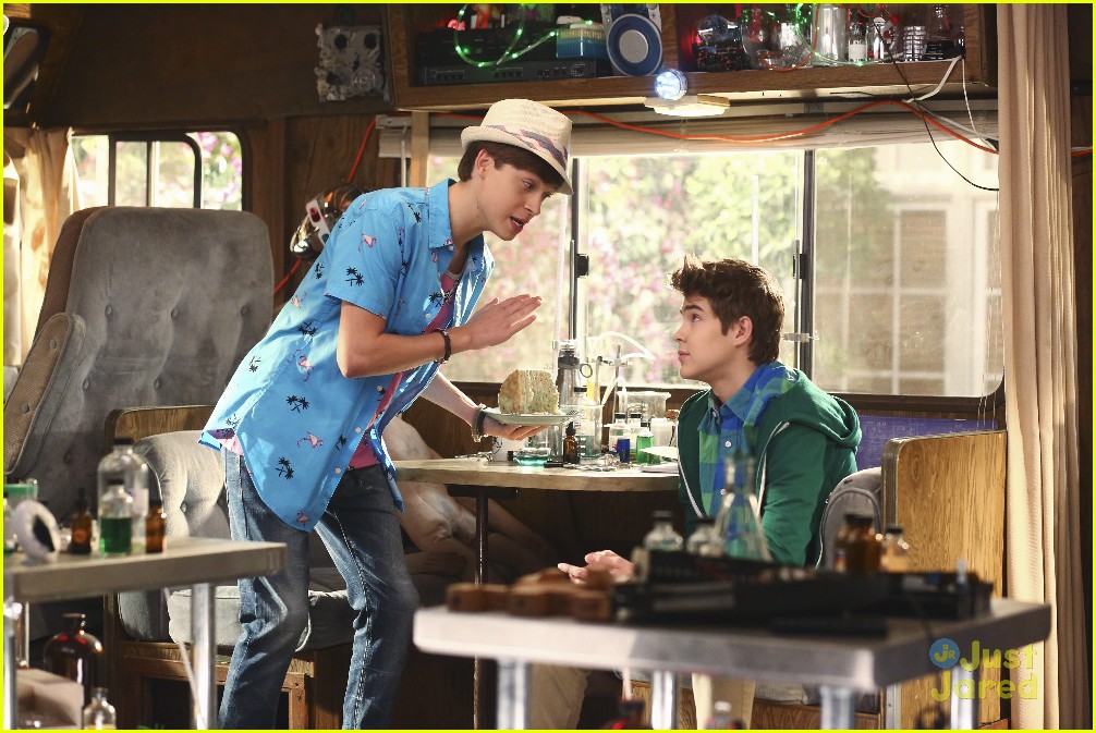 Shelby & Cyd Have To Fight To Save Their Future In New 'Best Friends