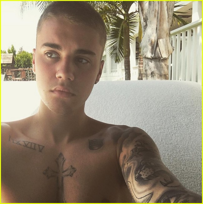 Justin Bieber Goes Shirtless In Just His Calvins For New Selfie Photo 977249 Photo Gallery