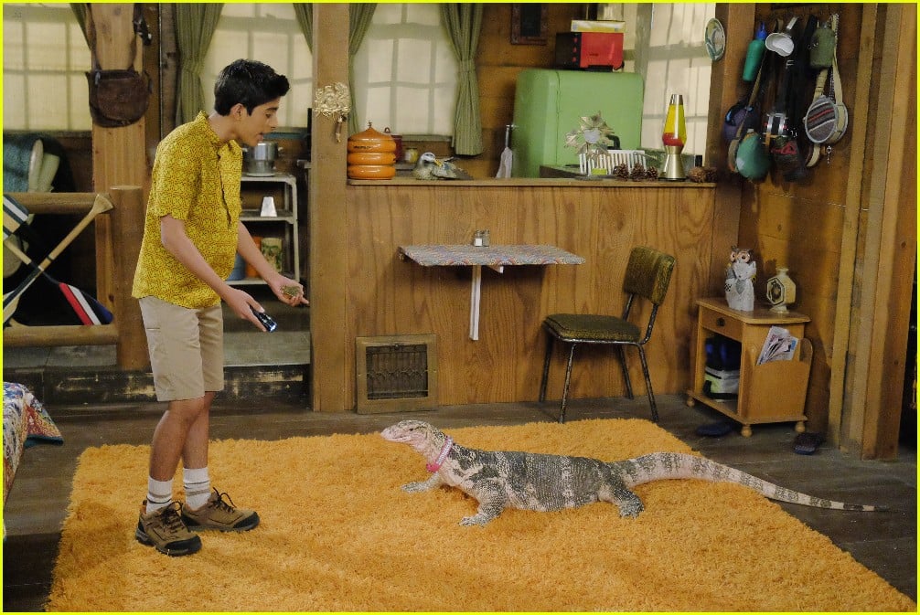 Full Sized Photo of bunkd xander says goodbye season finale clip stills 12 Will Xander Leave