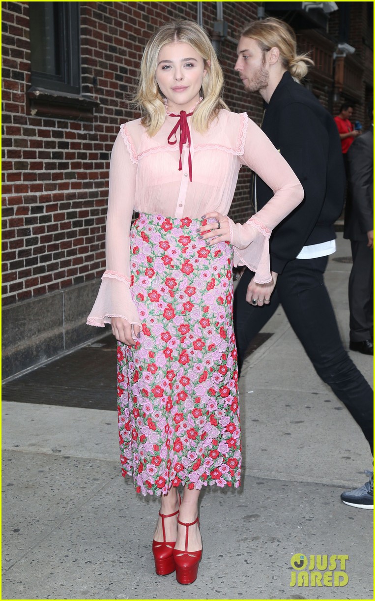 Full Sized Photo of chloe moretz late show stephen colbert appearance