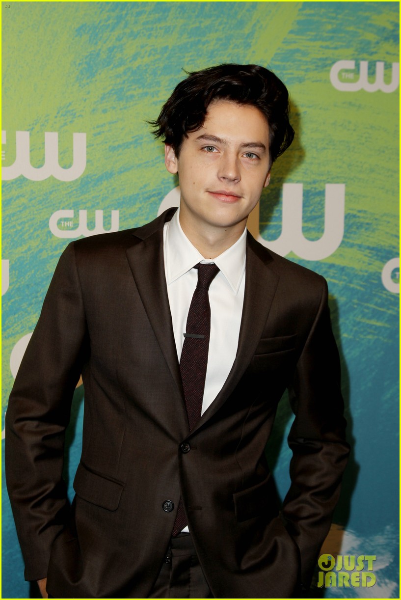 Cole Sprouse Suits Up For Cw Upfronts With Riverdale Co Star Kj Apa